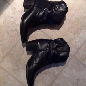 FRYE Jackie Button Boot (Black) size 7.5