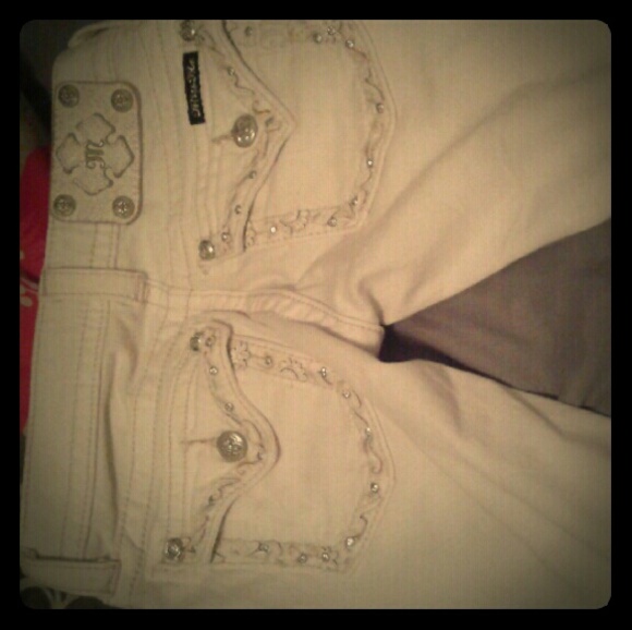 Sold - Picture 1 of 4