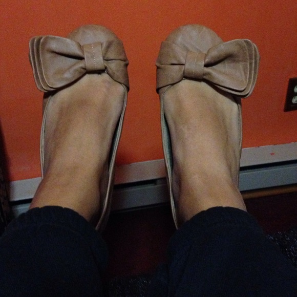 Nude color size 8.5 Flats. Bow detail Mossimo.