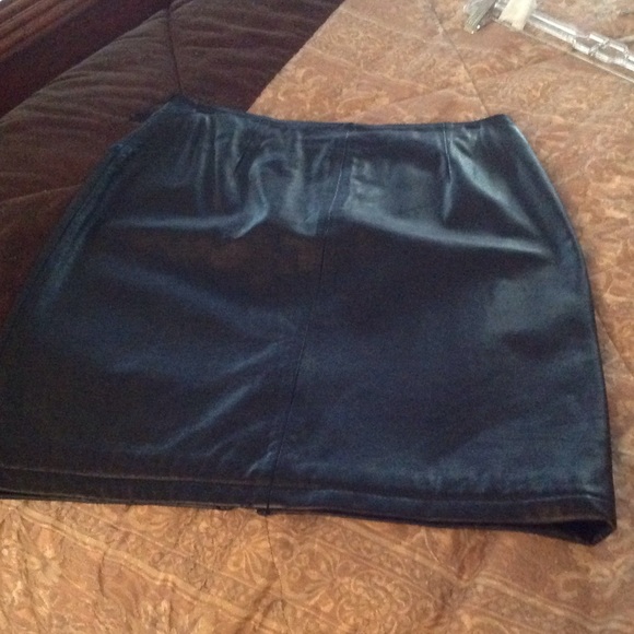 Blk leather skirt