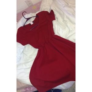 Red short-sleeved dress