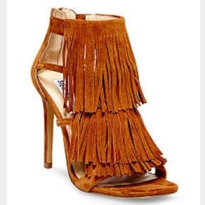 NEVER BEEN WORN FRINGLY STEVE MADDEN HEELS