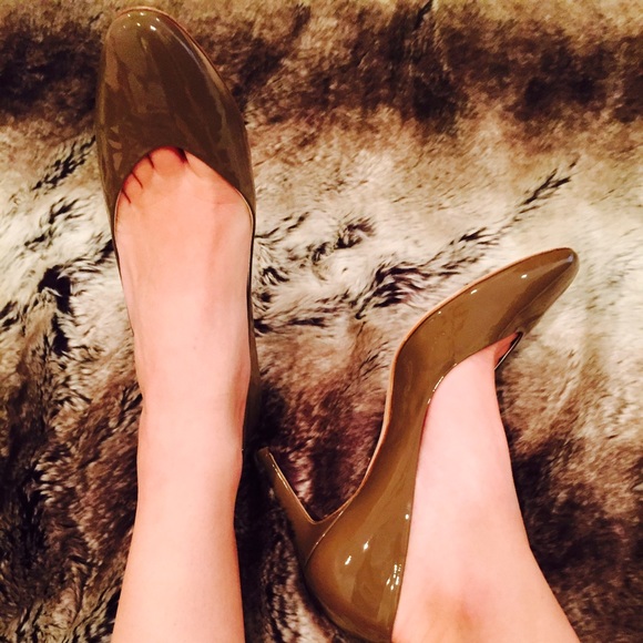 Classic designer pumps