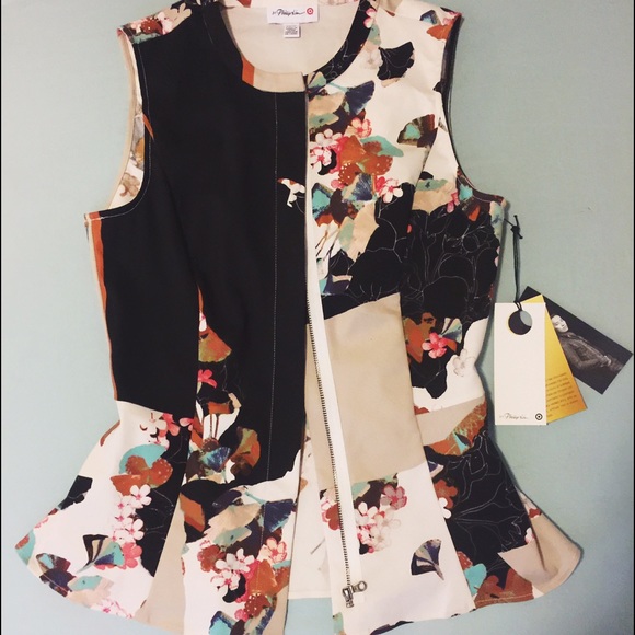 BRAND NEW beautiful peplum zip-up top💕