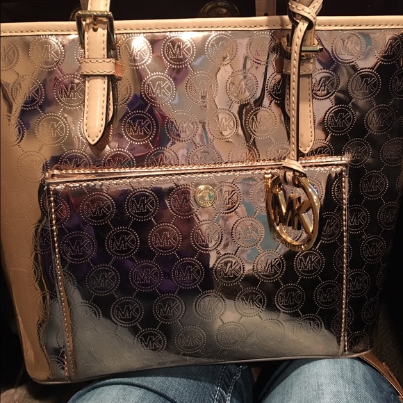 Michael Kors Handbags - 🚫HOLD FOR  @kathelenebrooke🚫Michael Kors Rose