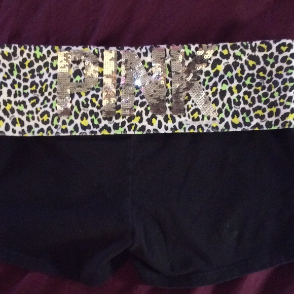 🔘HOLD🔘Vs pink yoga shorts