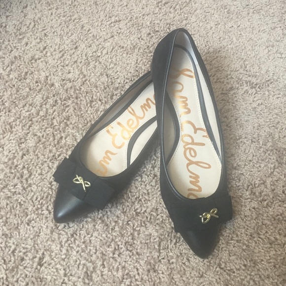 ONLY WORN 1 SAM EDELMAN LIZZY FLATS