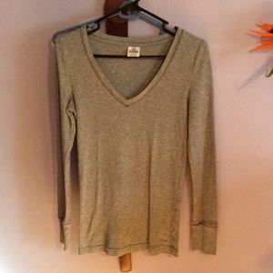 Long sleeve V-neck thermal shirt