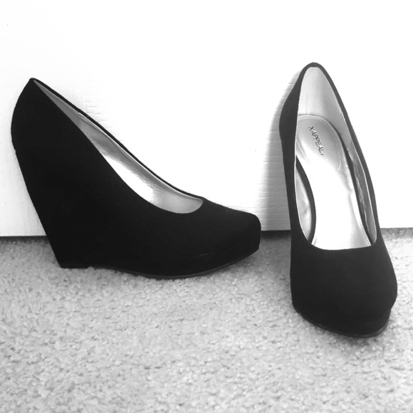 Black Wedges