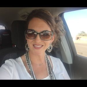 Meet your Posher, April