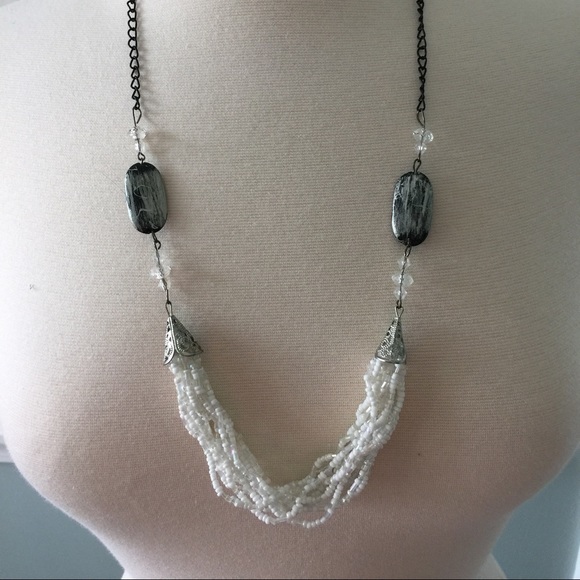 NWOT NECKLACE