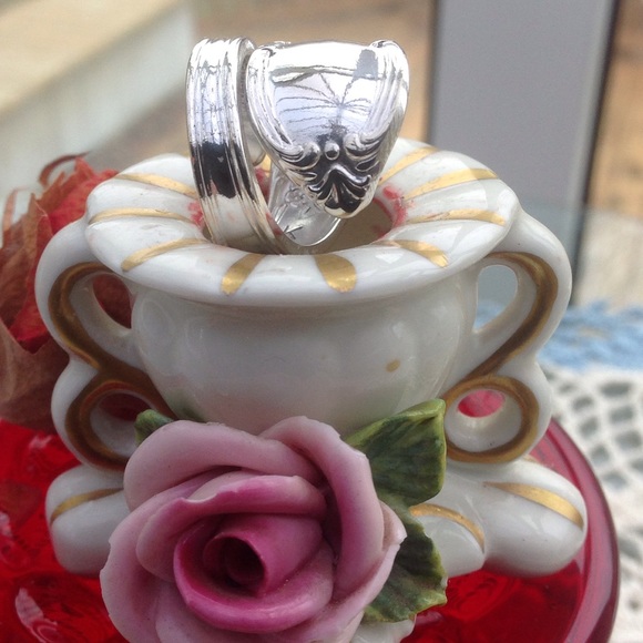 Robinadi Jewelry - "Victorian Rose" 🌹🌹featuring a rose HP