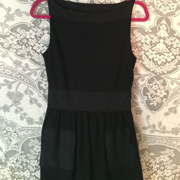 Chic Diane Von Furstenberg black dress. - Picture 2 of 3