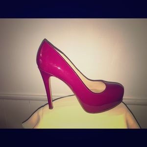 Steve Madden patentleather hot pink platform pumps