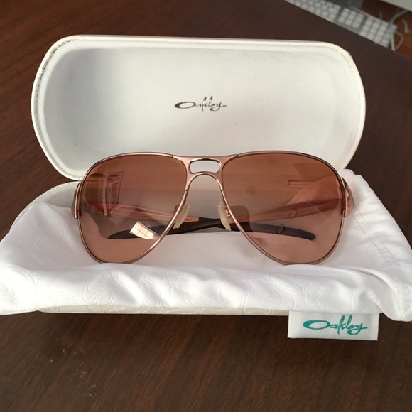 oakley women's hinder polarized aviator sunglasses oakley women's hinder polarized aviator sunglasses