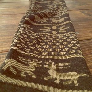 SOLD Winter pattern leggings!