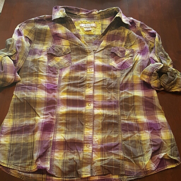 Plaid button up 3/4 sleeve