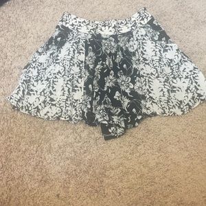 FREE PEOPLE SHORT/SHIRT BOTTOM!