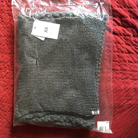 Scarf - Picture 2 of 4