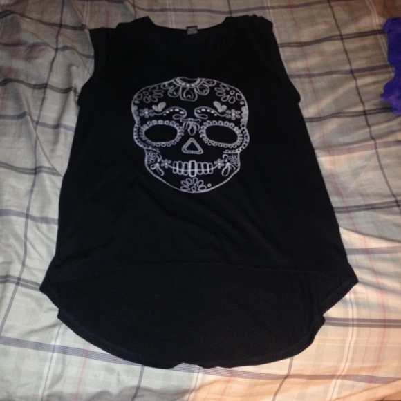 Black skull shirt back is open on sides
