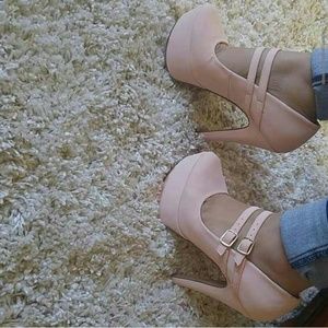 SALE🌟Light pink high heels