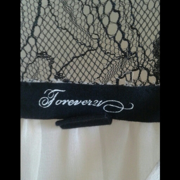 Forever 21 Contemporary Ruffle Top - Picture 3 of 3