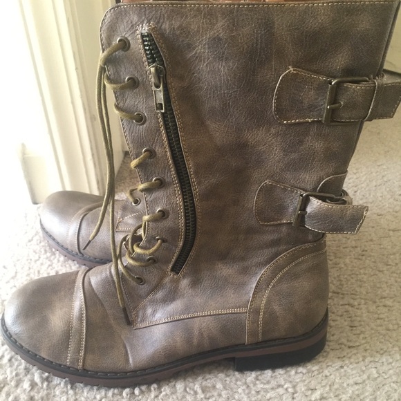 Boots - Picture 3 of 4