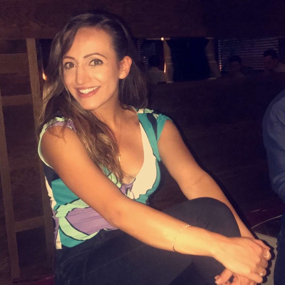 Meet your Posher, Renay - Picture 2 of 2