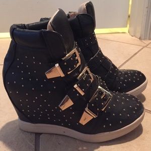 Wedge sneakers