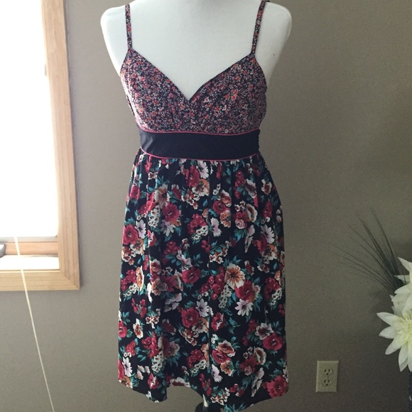 Xhilaration Tropical Floral Dress size Small