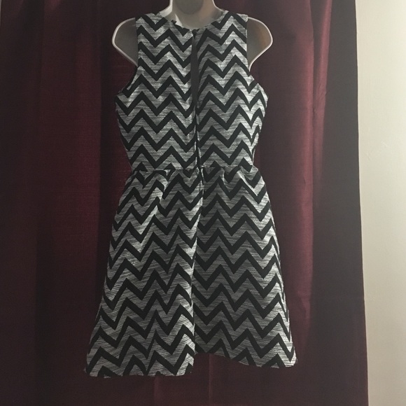 Grey & black chevron dress - Picture 3 of 4