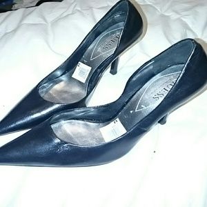 Guess pointed toe Pumps