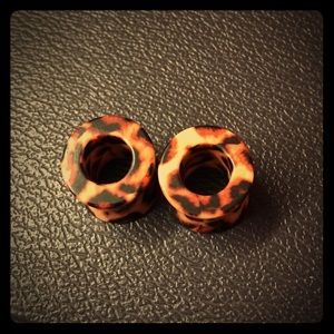 Leopard gauges