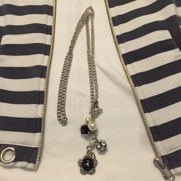 Collection of bobbles on a toggle chain . - Picture 3 of 3