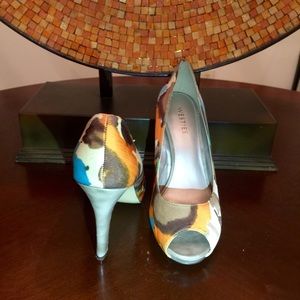 Westies Peep Toe Platform Pump NWOT