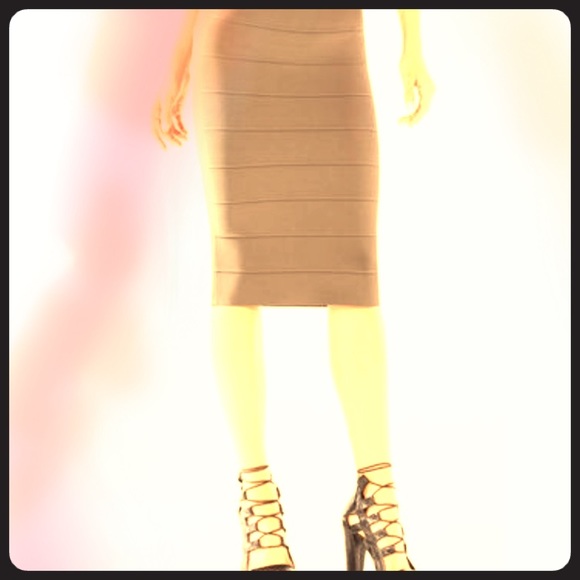 ✨ SALE ✨Tan BCBG bandage pencil skirt