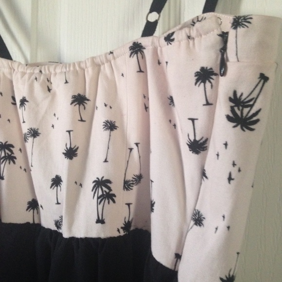 SOLD🙅🏻‍♀️Volcom Palm Tree Mini - Picture 4 of 4