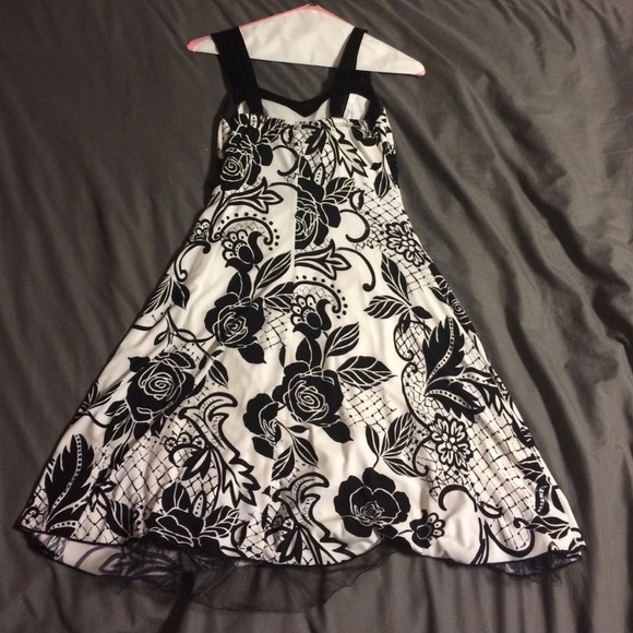 Black white dress - Picture 2 of 4