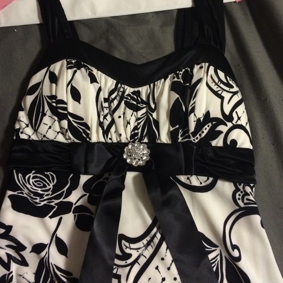 Black white dress - Picture 3 of 4