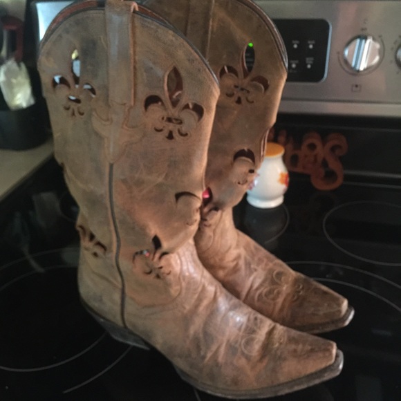 Ladies cowgirl boots size 8