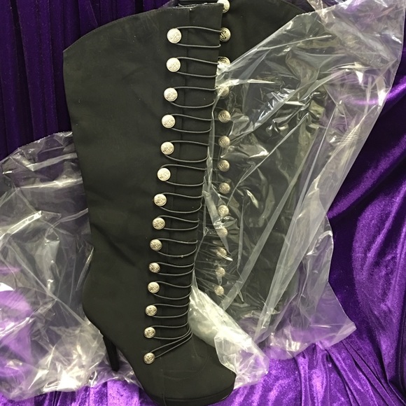 Shoes - Andrea size 8 boots - never used