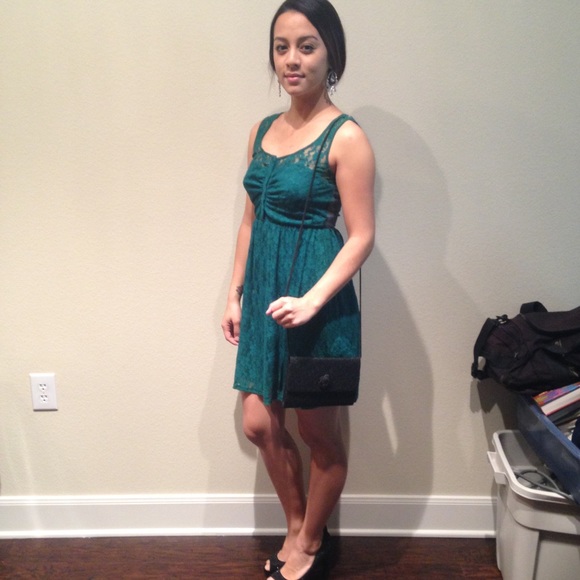 SOLD🙅🏻‍♀️Love Fire Green Lace Dress - Picture 1 of 4