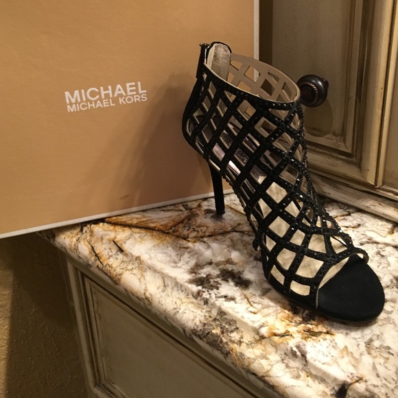 Michael Kors Yvonne Bootie in Black - Picture 4 of 4
