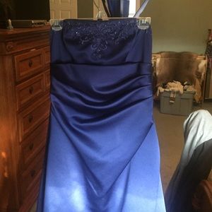 Beautiful Long strapless dress, with shawl