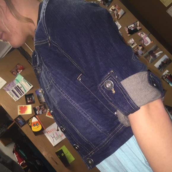 Jean jacket. - Picture 2 of 3