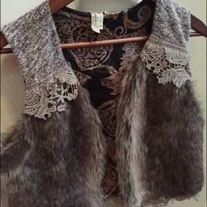 Gimmicks by BKE faux fur vest
