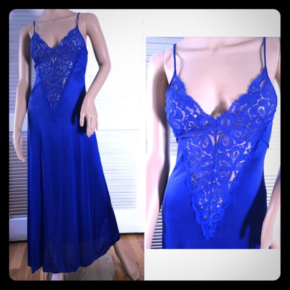 ❌sold❌Stunning Vintage Cira Royal Blue Nightgown