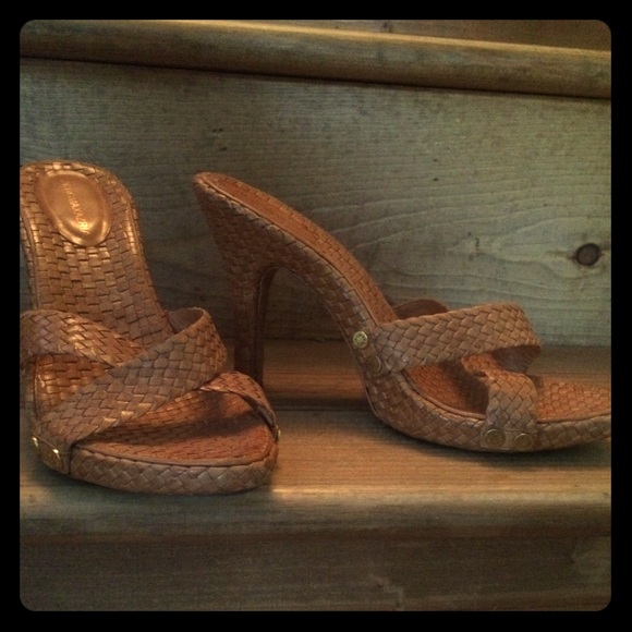 👠👠Hot BCBGMaxAzria heels👠👠 - Picture 1 of 3