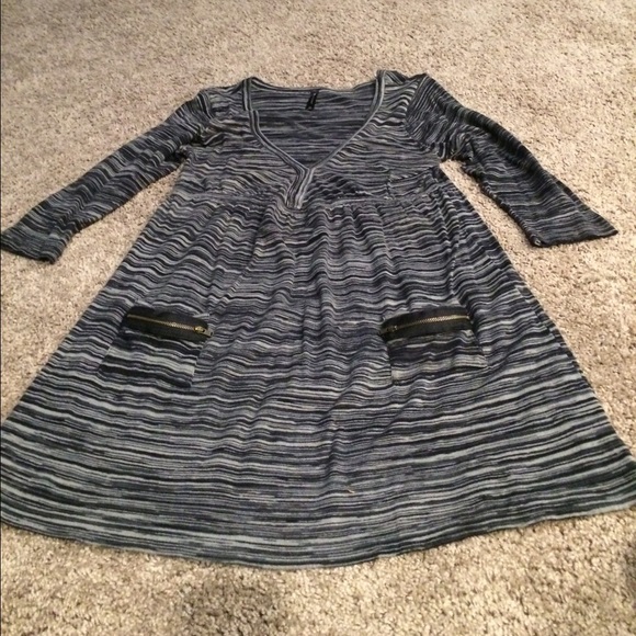 Three-quarter length mid-thigh dress