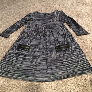 Three-quarter length mid-thigh dress